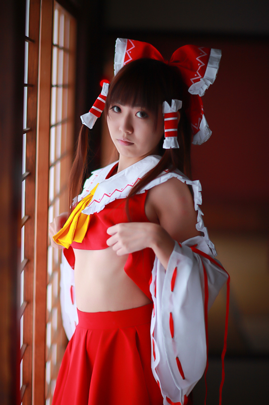 [Cosplay] Reimu Hakurei with dildo and toys - Touhou Project Cosplay